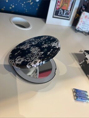 Travel Compact Floral Pocket Mirror - Black and White